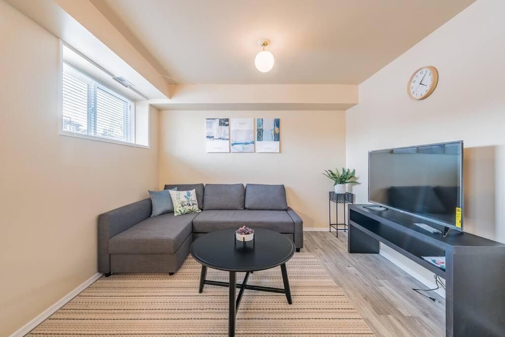 Mt Pleasant Nw 2 Bedrooms 500 YYC Exterior photo